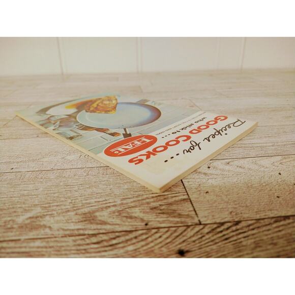 T-Fal Vtg 1974 Cookbook Recipes For Good Cooks by Roger Gilmore Soft Cover 48pg - Picture 10 of 13